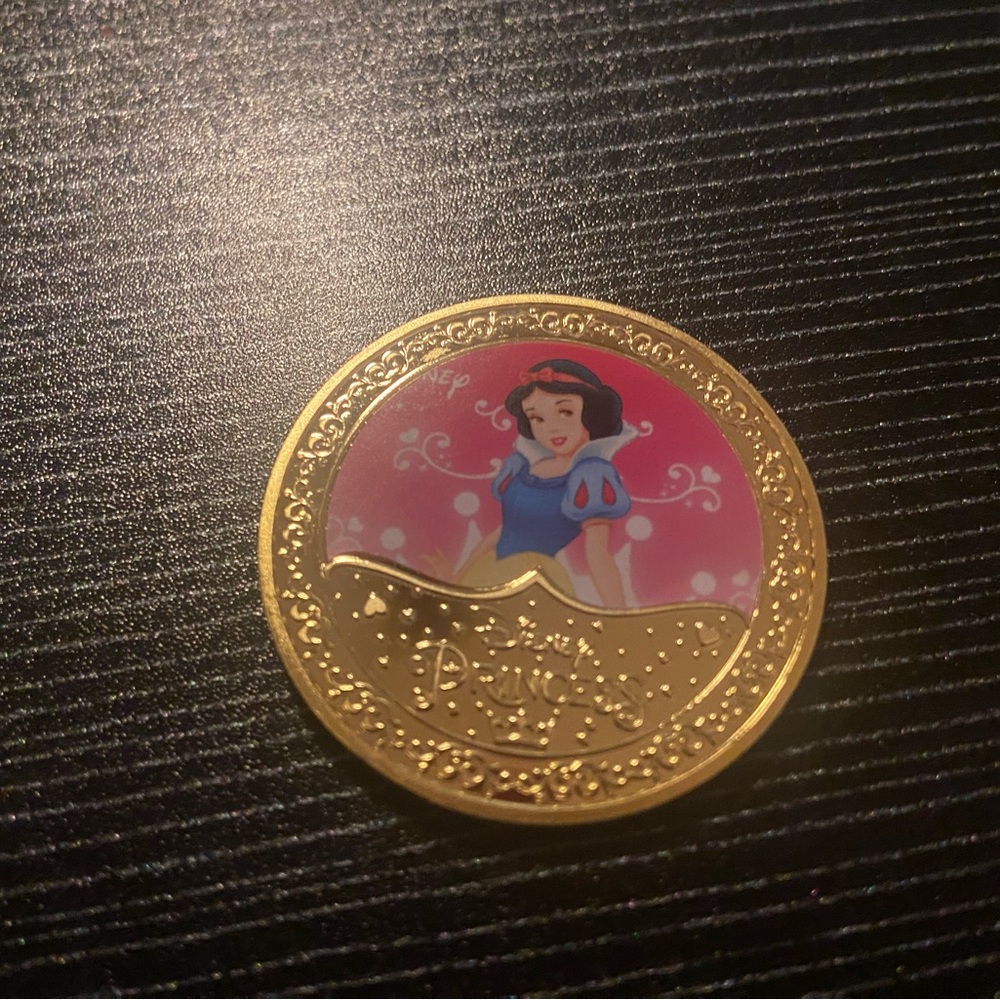 Disney Gold Commemorative Coin - Picture 5 of 8